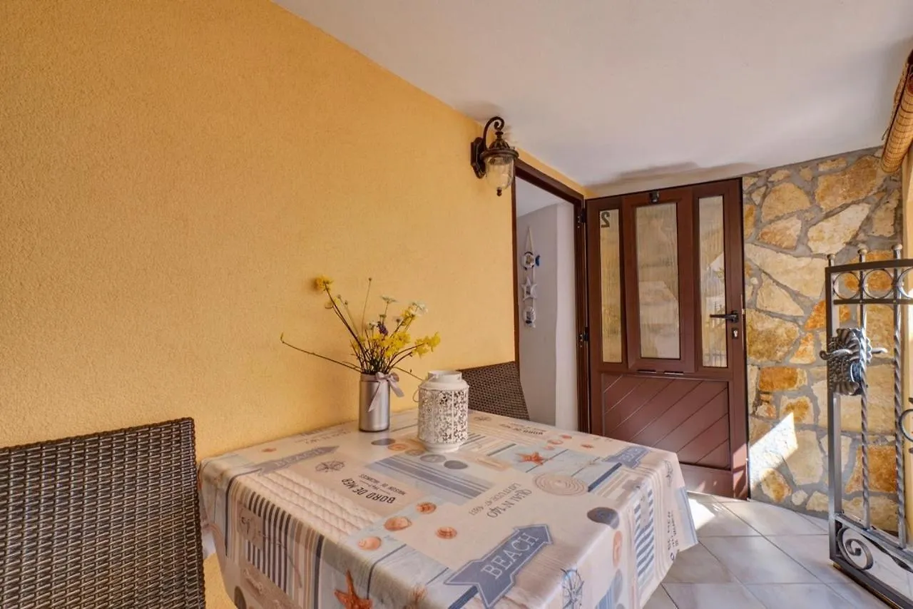 Apartments By The Sea Martinscica, Cres - 22582 0*, Martinscica (Cres)